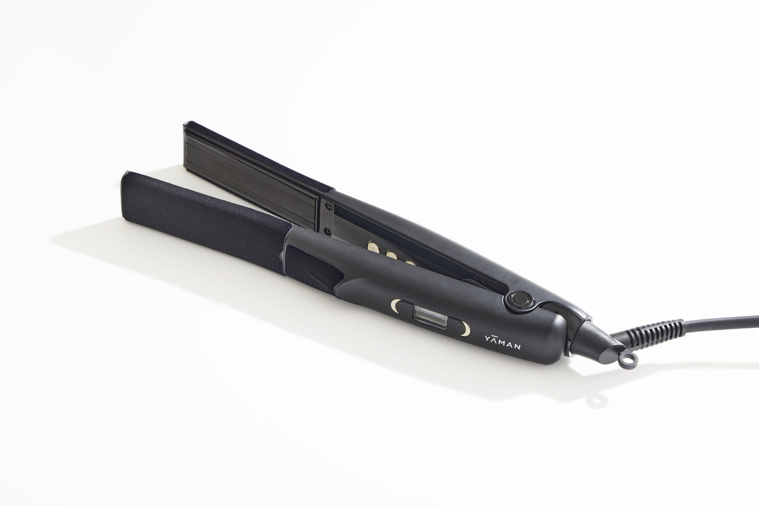 縮毛矯正施術での使用に特化して開発されたアイロン究極にシンプル、それでいて高性能