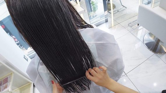 カット前のスーパーロングヘア