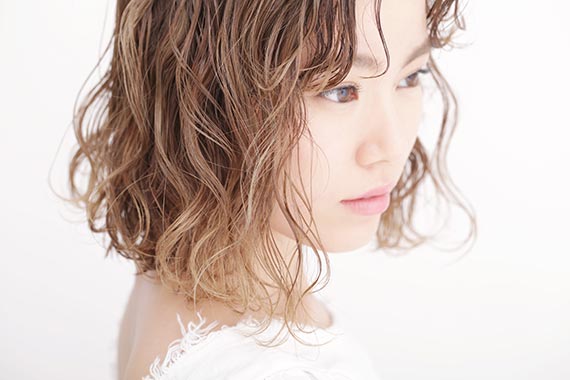 【連載】12色のうたうヘアカラー 7月は「偽りの物語」/vetica高木貴雄さん 5 ミルキーベージュヘアカラー仕上がり