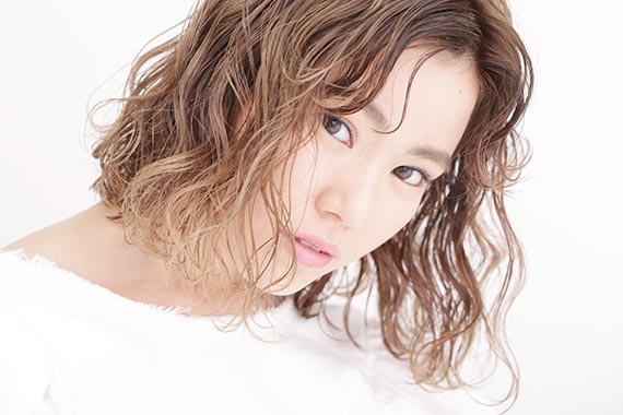 【連載】12色のうたうヘアカラー 7月は「偽りの物語」/vetica高木貴雄さん 1 ミルキーベージュヘアカラー