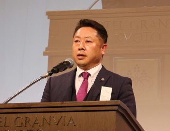 優秀代理店表彰者のスピーチ