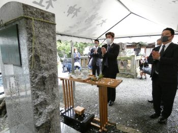 くし塚供養の様子