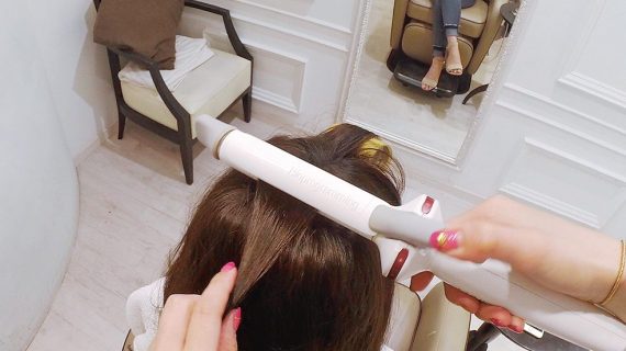 トップに立ち上がりをつける様子