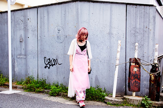 全身ピンクな彼女にひとめぼれ