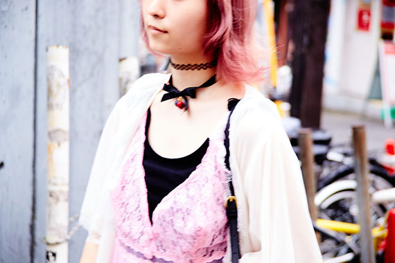 全身ピンクな彼女にひとめぼれ