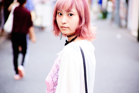 全身ピンクな彼女にひとめぼれ