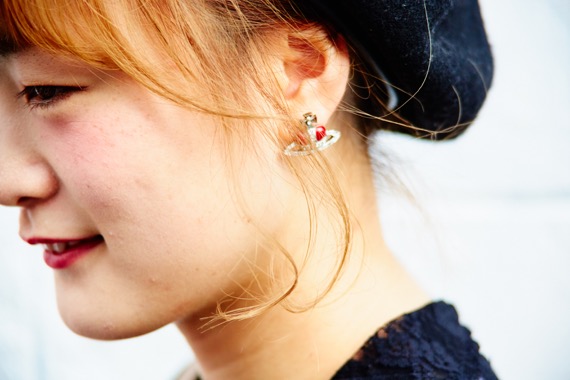 【連載】街とひとを切り取るスナップ/No.21 カナさん&ツグさん 3 アイスを食べに行く途中のカラフルな2人