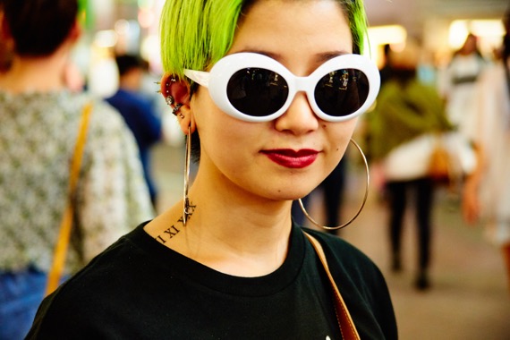 【連載】街とひとを切り取るスナップ/No.24 めぐみるくさん&吉乃さん 2 蛍光グリーンヘアとおしゃれボウズのファッションスナップ