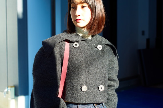 原宿の裏通りで見つけたワンレンボブの女子