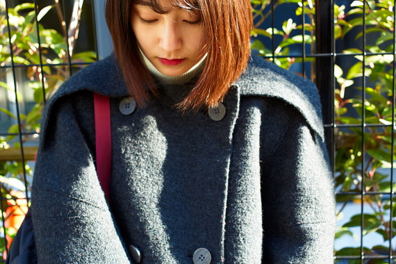 原宿の裏通りで見つけたワンレンボブの女子