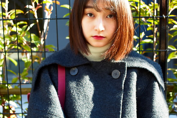 原宿の裏通りで見つけたワンレンボブの女子