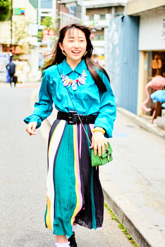 黒髪ロングのオシャレガール