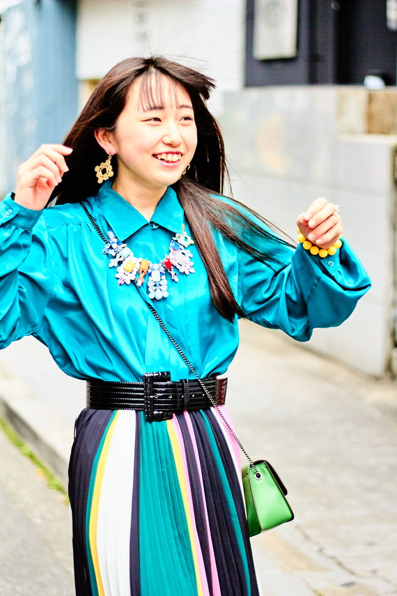 黒髪ロングのオシャレガール