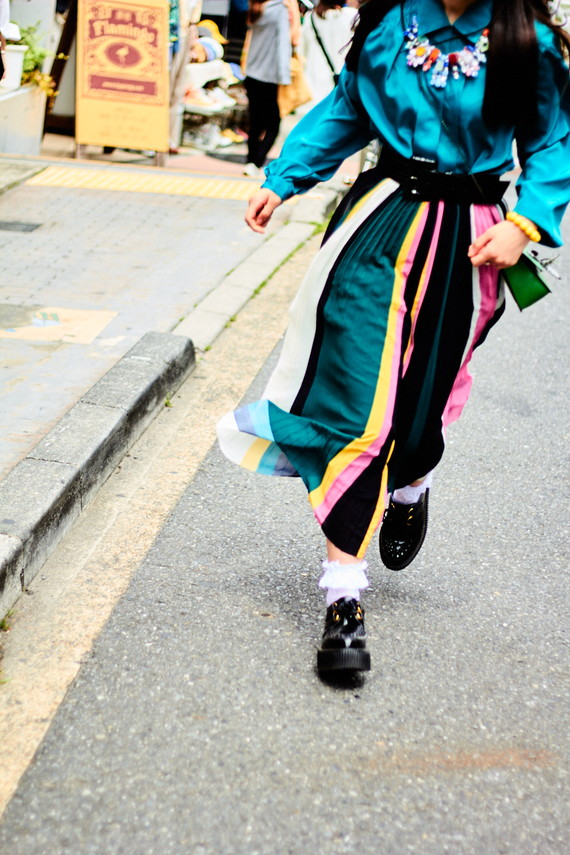 黒髪ロングのオシャレガール