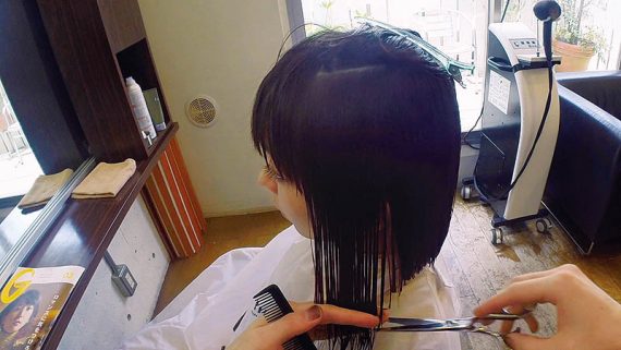 耳の上を通る部分を調整