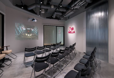 ウエラ プロフェッショナルの大阪スタジオが、関西圏のトレンドをリードする梅田エリアに移転 3 デモサロン&ウェビナールーム内部