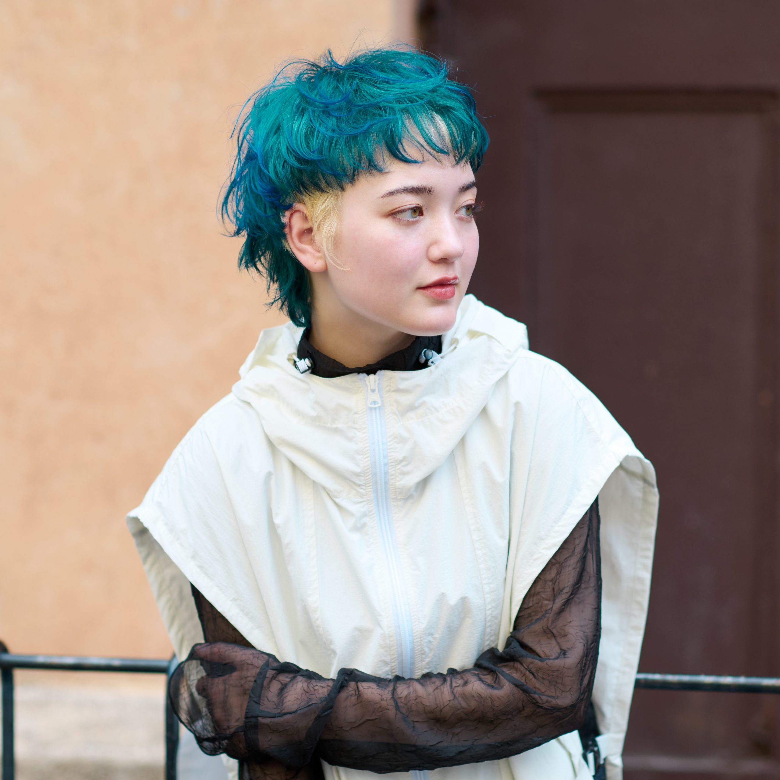 【連載企画Vol.4】伸びしろは、ここにある!デザインカラーアプローチ「既染部の治安は、オレが守る!持続可能なデザイン設計術」/中多昭雄・宇津木智輝×『edol yoyo』 6 ◎HAIRDESIGN奥行きのある色合いのエメラルドグリーンでデザインの魅力を押し上げる