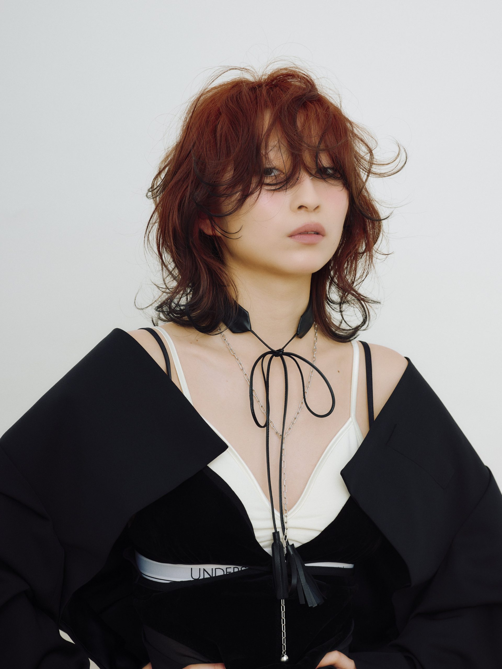 STYLE2_野々口祐子 浮遊感のあるカールをまとったモードなデザイン