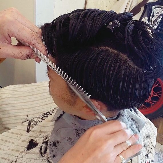 ハサミで細部調整