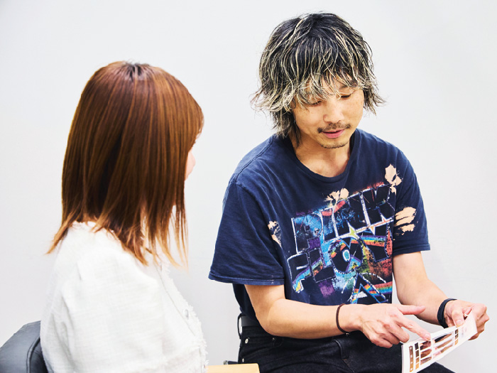 『リュクスカラー』を使って白髪ぼかしをもっと気軽に! 「ハイライトなし」で始める、新しいメニュー提案 12 260826 0232