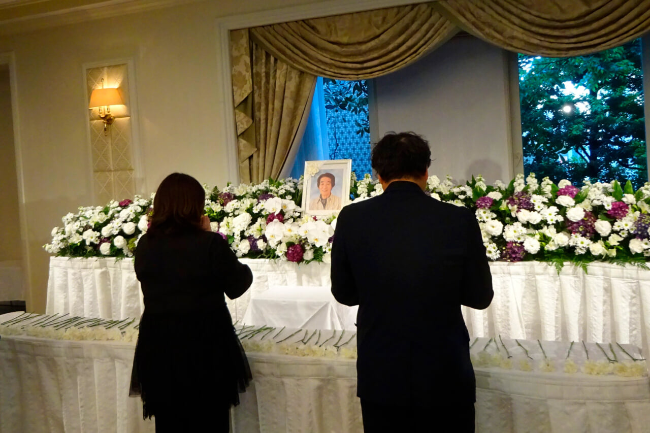 『コンジェ』・坪内善彦氏「偲ぶ会」