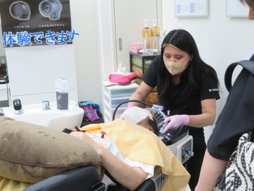 ヘッドスパ体験の様子