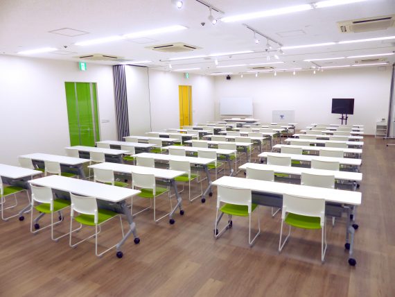 約100人を収容可能なセミナースペース