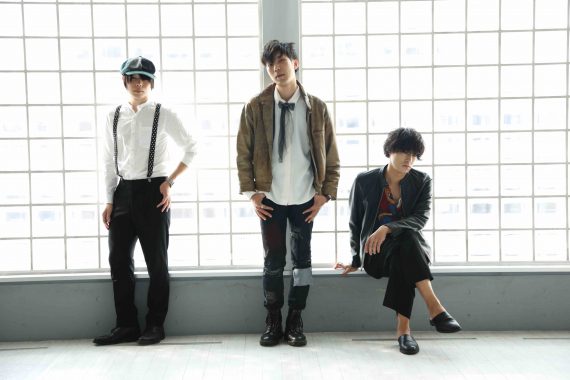 【連載】12色のうたうヘアカラー 11月は「立つ冬、光の中」/vetica タカギタカオ 21 11月はスリーピースバンド「アロマレイチェル」とコラボしました