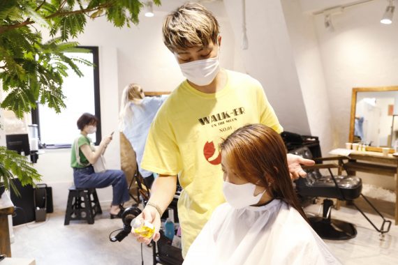 【美容室のブランディングに活用!】サロンオリジナルオイルを小ロットで実現できる『オイルスタジオ』/NAKAGAWA 15 オイルスタジオVO使用イメージ