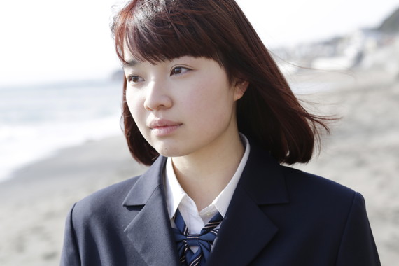 海に日が沈む夕暮れ色のヘアカラー