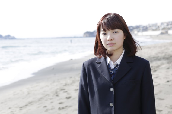 海に日が沈む夕暮れ色のヘアカラー