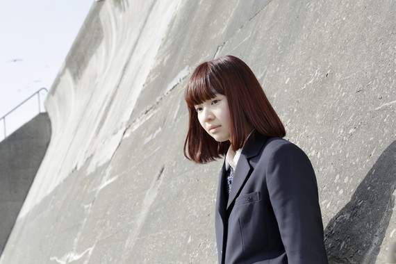 海に日が沈む夕暮れ色のヘアカラー