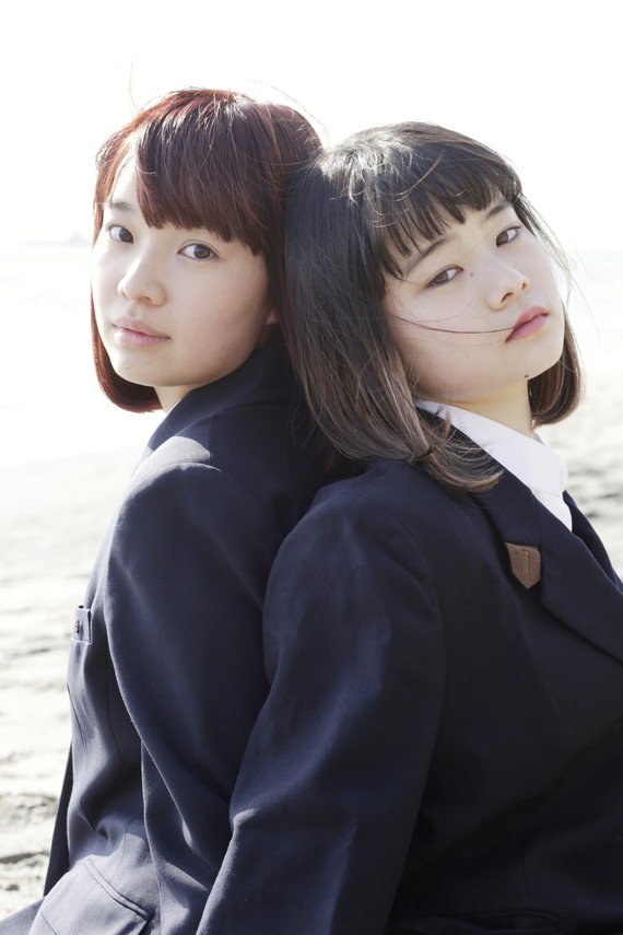 海に日が沈む夕暮れ色のヘアカラー