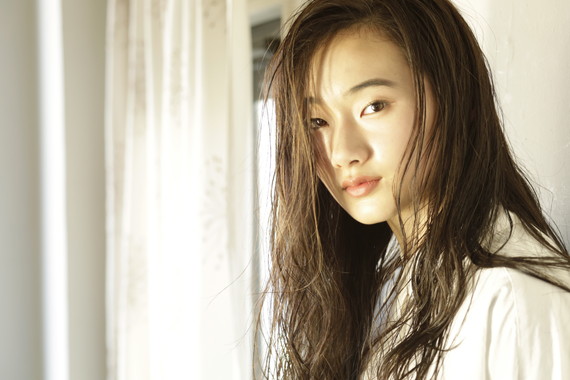 【連載】12色のうたうヘアカラー 12月は「忘念会」/vetica タカギタカオ 7 2017年のトレンドのハイライトを忘れず 2018年はその先行くハイライトデザインを