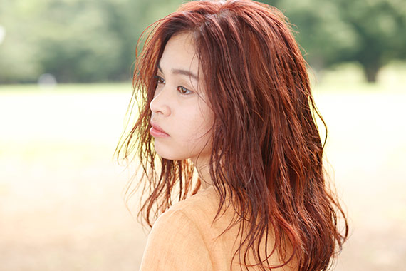 【連載】12色のうたうヘアカラー 9月は「キンモクセイ」/vetica タカギタカオ 5 夕暮れに溶けるようなオレンジブラウン×オレンジベージュ