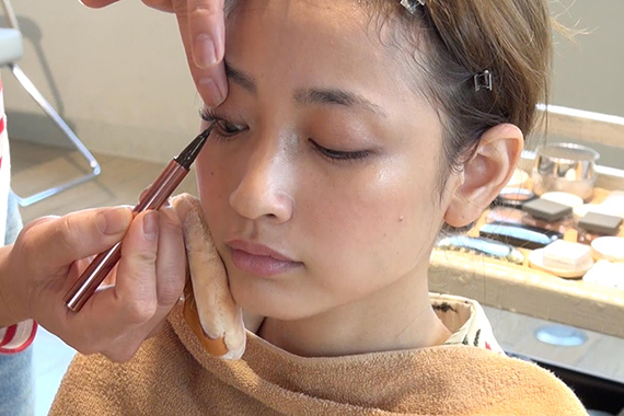 アイラインを引く手順