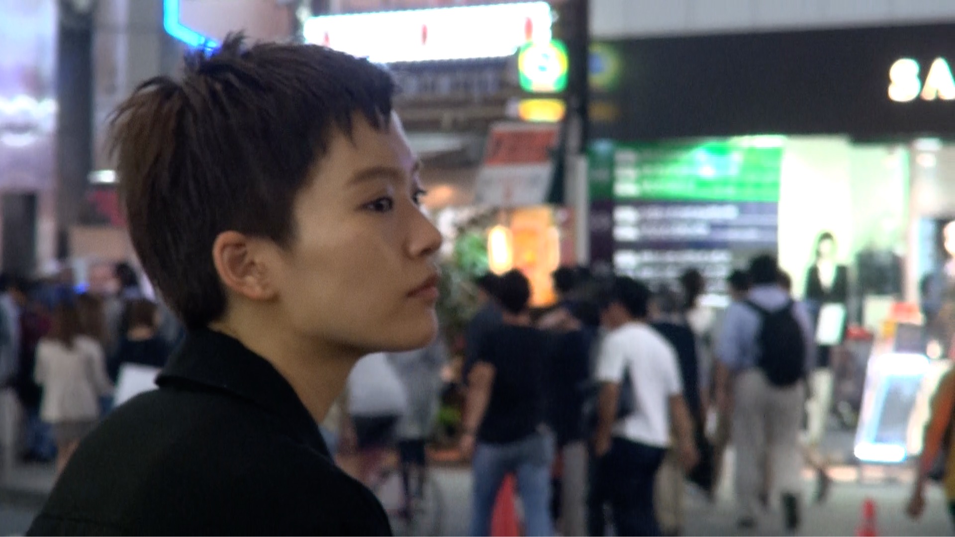 【連載】12色のうたうヘアカラー 11月は「立つ冬、光の中」/vetica タカギタカオ 16 流行色ばかりじゃなくて、ヘアカラーの定番「ブラウン」を極める