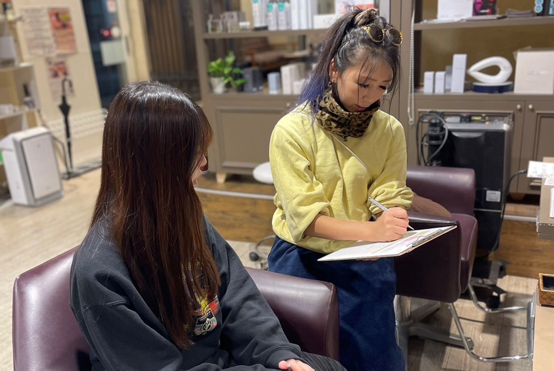 問診票を活用した接客の様子