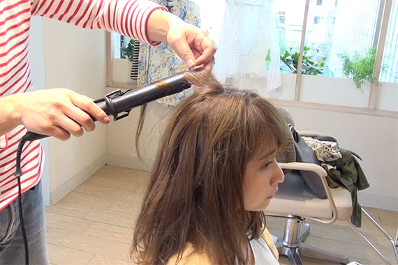 【連載】フォトジェニックなフォトシュートテク 自然光で撮影編 ヘアスタイリング② 15 ここから、動画の手順をおさらい