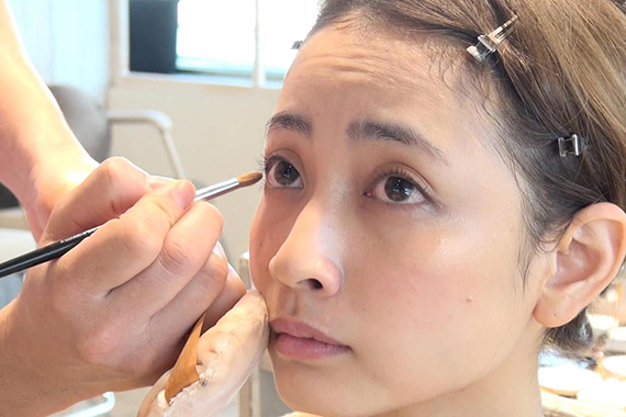 ワントーンのアイメイクで いまっぽいナチュラル仕上げに