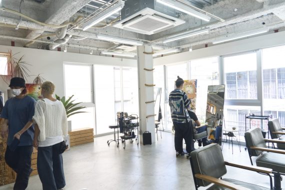 【美容室のブランディングに活用!】サロンオリジナルオイルを小ロットで実現できる『オイルスタジオ』/NAKAGAWA 3 PARKiiiNG店内の様子