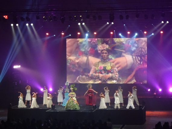 コレクションテーマ「Color（カラー）」で学習の成果を発表