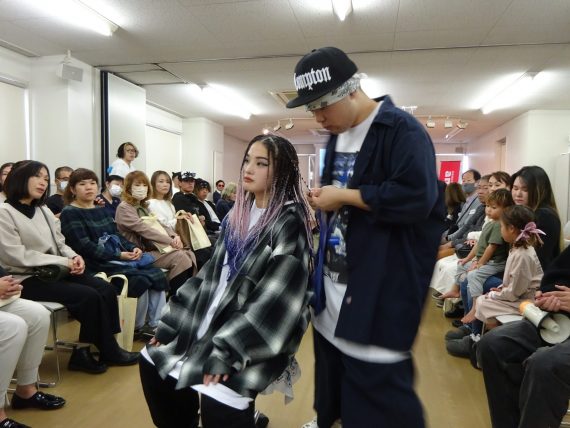 仮設サロンや模擬店、ヘアショーなどもりだくさんの企画で来場者をおもてなし