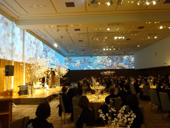 京都理容美容専修学校「KYORI春の宴~2024桜~」 2 卒業生や同校関係者が一堂に集う