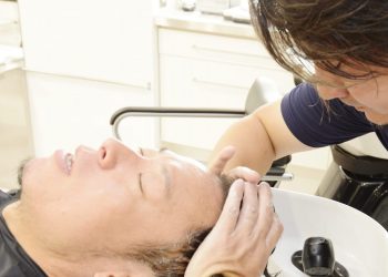 ヘアモード編集部・山田が体験!『THEÓ(ジオ)スタンダード』の新感覚ヘッドスパ ~20分間の施術でヤバい「体感」が連続するヘア&スキャルプケア~ 11 DSC3417 scaled e1695807978653