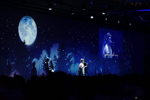 国際文化学園が創立70周年記念「感謝のつどい」を帝国ホテルで開催、「十二單」を題材とした記念事業も 6 朝崎郁恵さんによる奄美大島唄のミニライブ