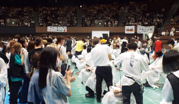 9月13日開催「第23回 SASSOON SCHOOLSHIP STUDENT HAIR CUT CONTEST」出場をかけて、国際文化学園 校内決勝大会を実施 4 真剣に取り組む参加者