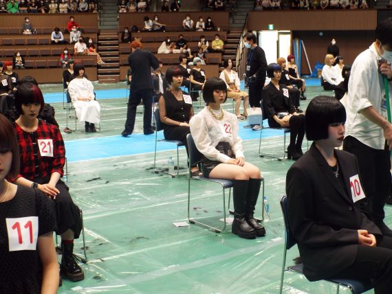 9月13日開催「第23回 SASSOON SCHOOLSHIP STUDENT HAIR CUT CONTEST」出場をかけて、国際文化学園 校内決勝大会を実施 5 審査の様子