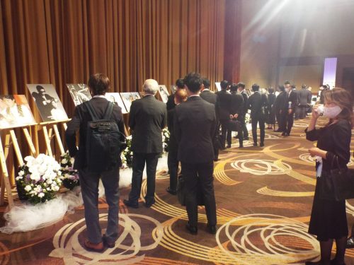 故人の華々しい美容人生を偲ぶ