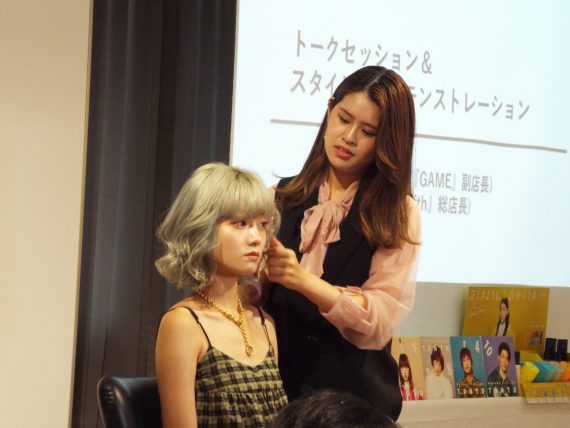 新アイテムの「エアライトワックス」はエアリー感の表現に有効と『GAME』のMAYUKA氏